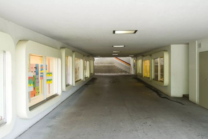 So sah die Bahnhofsunterführung 2005 aus Bahnhof Schlieren Unterführung Schaufenster