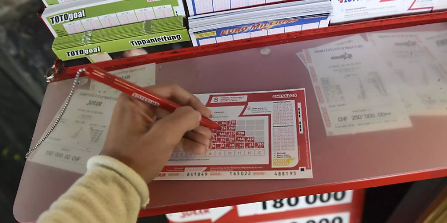 Glück gehabt: Für den Lotto-Millionengewinn reichten am Samstag die sechs Richtigen ohne Zusatzzahl. (Themenbild)