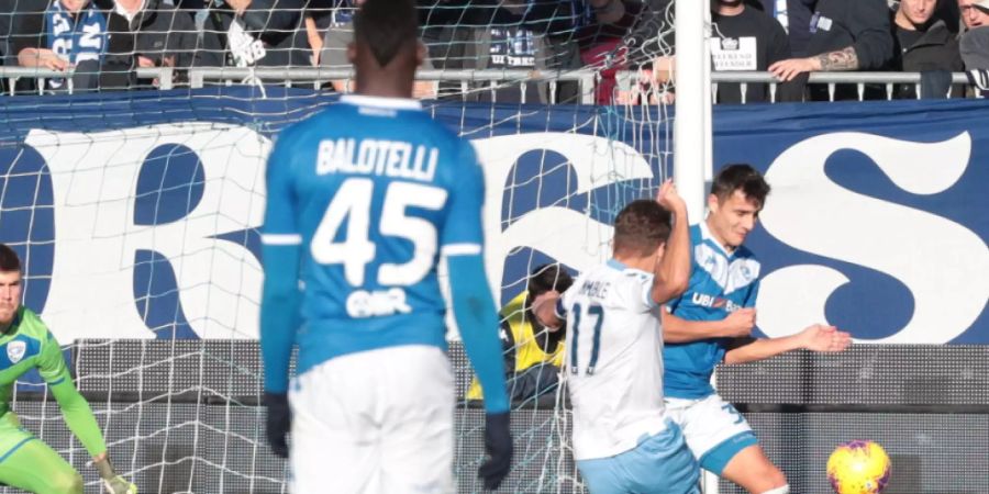 Ciro Immobile (rechts, im weissen Leibchen) erzielt hier Lazios spätes Siegestor in Brescia