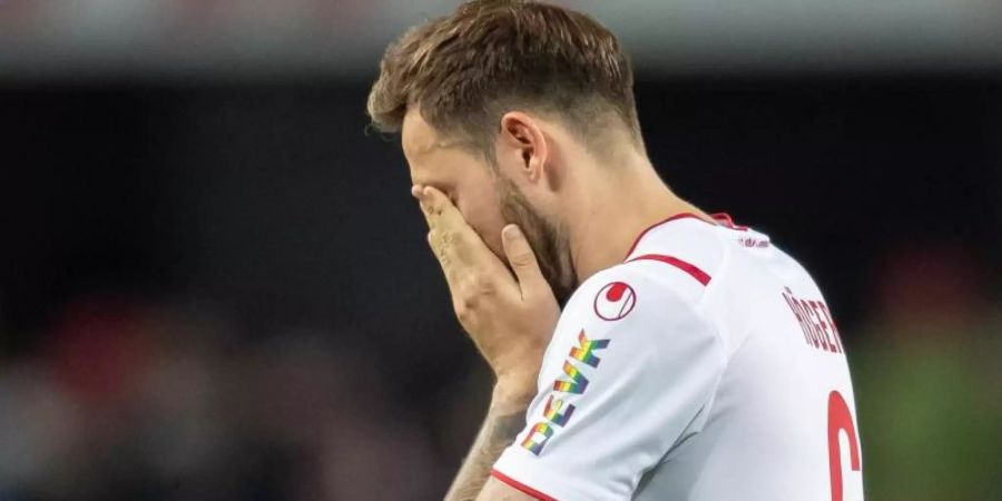 Der Kölner Marco Höger kann das bittere 0:4 nicht fassen. Foto: Marcel Kusch