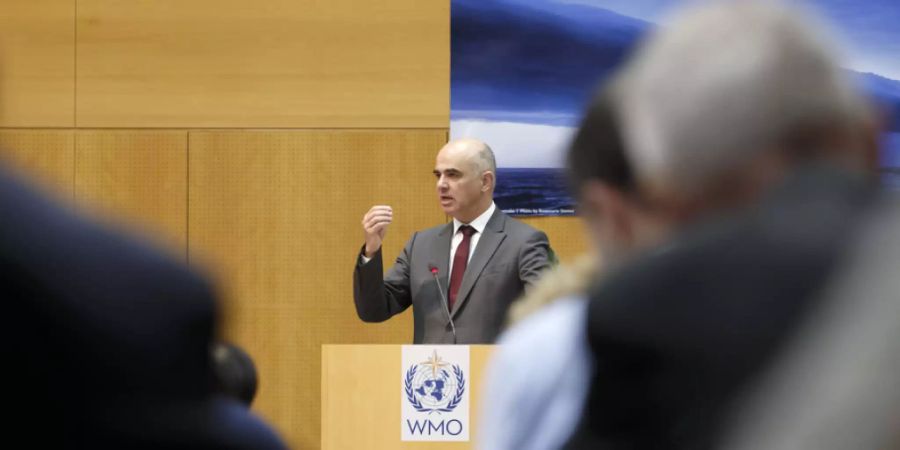 Bundesrat Alain Berset warnt in Genf vor den Gefahren der Klimaerwärmung für das Hochgebirge. Bis Donnerstag beraten 150 Fachleute, wie die Folgen des Klimawandels für diese Regionen minimiert werden können.