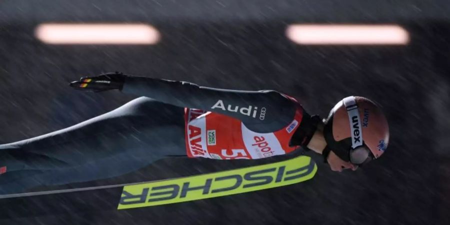 Ist mit Deutschlands Skispringern in Klingenthal gefordert: Karl Geiger. Foto: Hendrik Schmidt/dpa-Zentralbild/dpa