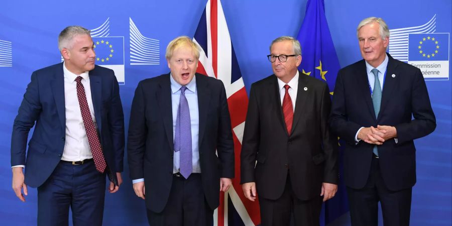 Stephen Barclay (l-r), Minister für den Austritt aus der Europäischen Union, Boris Johnson, Premierminister von Grossbritannien, Jean-Claude Juncker, Präsident der Europäischen Kommission, und Michel Barnier, EU-Unterhändler, im Vorfeld der Eröffnungssitzungen des Gipfels der EU-Staats- und Regierungschefs.