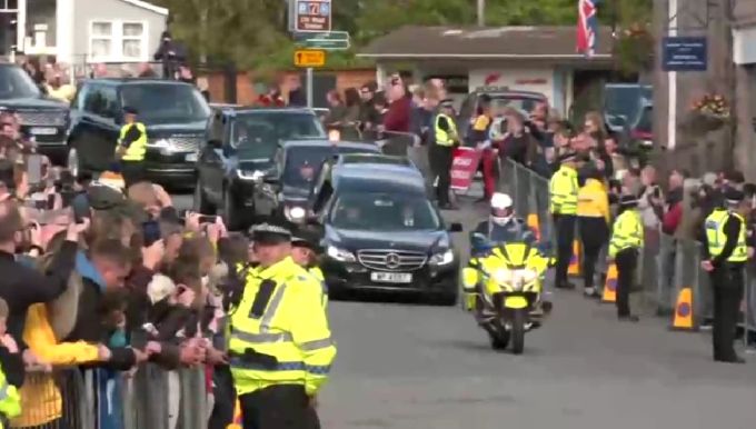 Stille herrschte, als der Sarg von Queen Elizabeth durch die Strassen fuhr. Queen Elizabeth