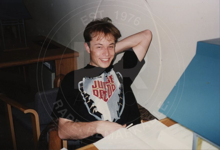 Die Fotos zeigen Musk als 23-jährigen Studenten.