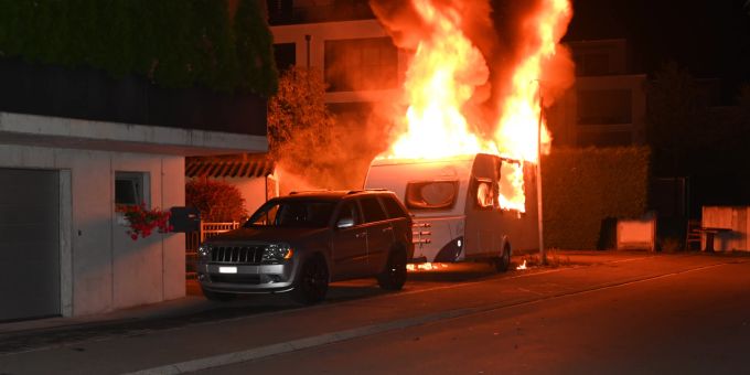 Schmerikon SG: Brand eines Wohnwagens. Schmerikon SG