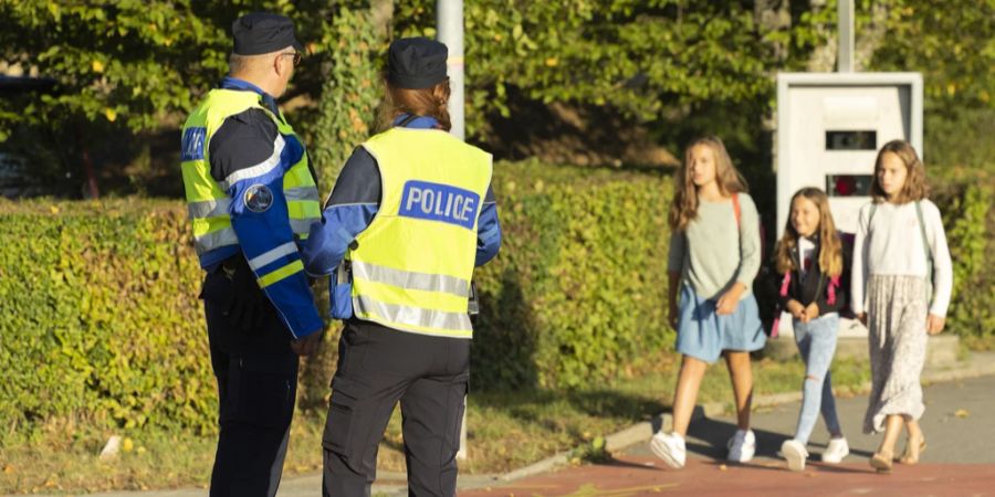 Können Littering und Vandalismus durch erhöhte Präsenz verringert werden? Einige Schule setzen auf mehr persönliche Überwachung.  (Symbolbild)