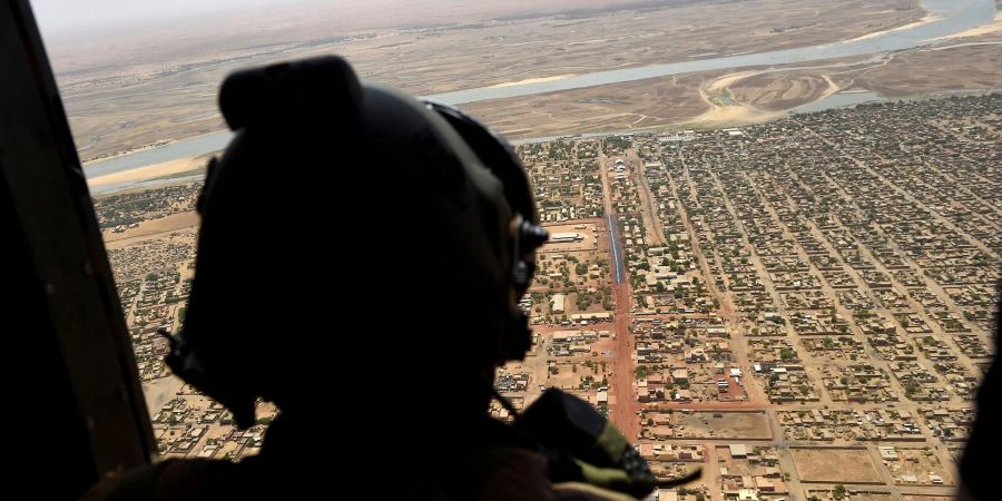 Blick aus einem französischen Militärhubschrauber auf die malische Stadt Gao.