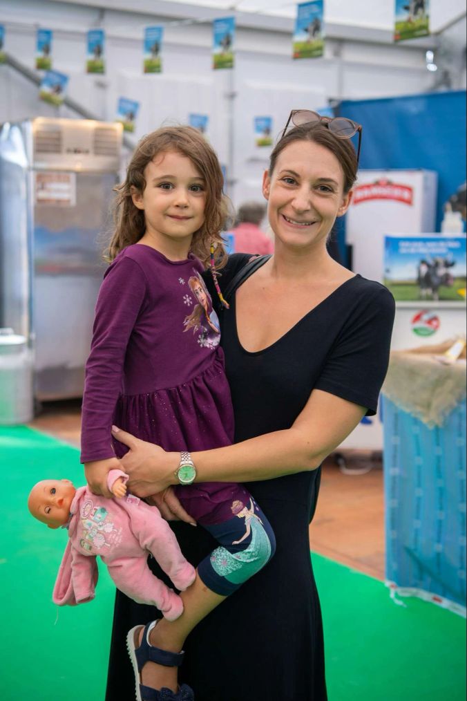 Pascale und Tochter Amilia aus Wetzikon hatten keine weite Anreise zur Messe.