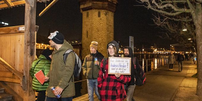 Im Frühling 2021 kam es zu unbewilligten Solidaritätskundgebungen in der Stadt Luzern für einen massnahmenkritischen Arzt. (Archivbild) Luzern arzt coronaviurs