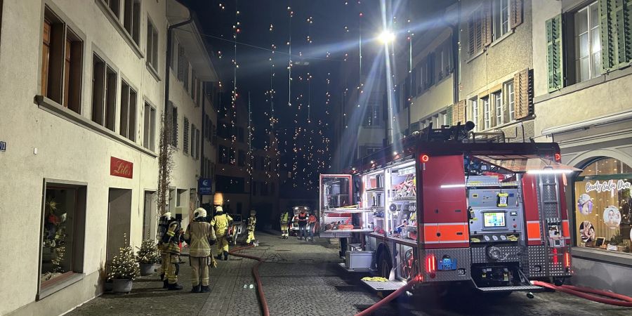 Brand in Mehrfamilienhaus