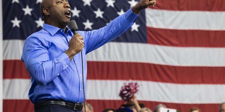 ARCHIV - Der republikanische US-Senator Tim Scott hält auf dem Campus der Charleston Southern University eine Rede. Foto: Mic Smith/AP/dpa