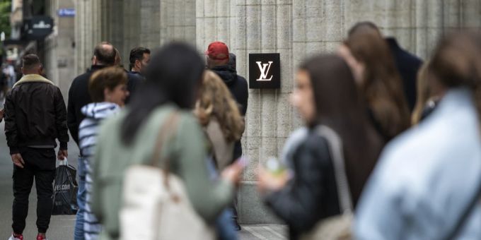 Einkaufen bei Louis Vuitton? Für Bewohner mit dem zweithöchsten Nettoeinkommen in Europa kein Problem. (Archivbild) Kaufkraft