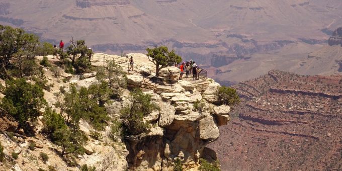 Bei den «Free Entrance Days» können Nationalparks wie der Grand Canyon ohne Eintrittsgebühr besucht werden. Zusatzgebühren, etwa für Camping oder Touren, fallen aber auch an diesen Tagen an. nationalpark usa freier eintritt