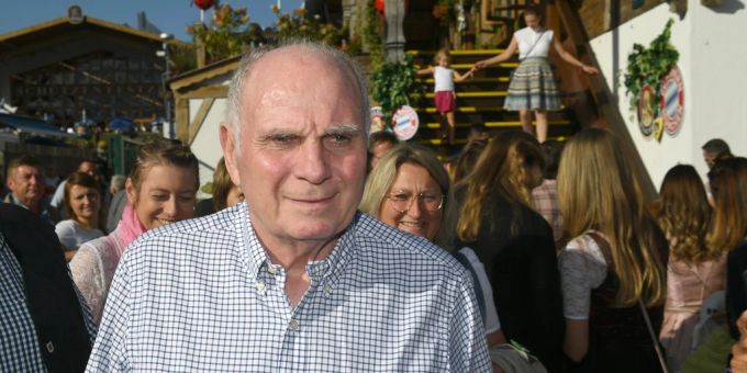 Eine Ikone bei Bayern München: Ehrenpräsident Uli Hoeness beim diesjährigen Oktoberfest. bayern münchen