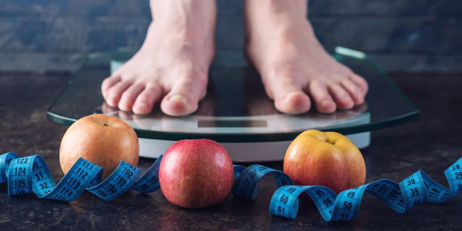 Eine chronische Diät führt meist zu einem gestörten Essverhalten. Die gewollten Ergebnisse bleiben da jedoch oft aus.