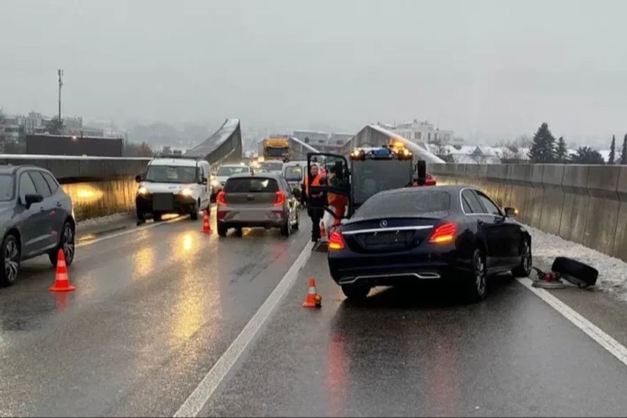 Aufgrund des Unfalls kam es zu Verkehrsbehinderungen.