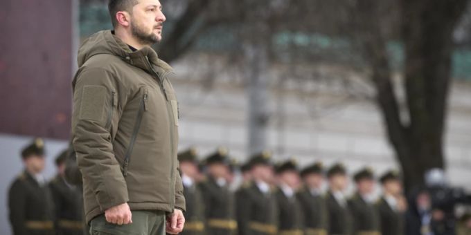 HANDOUT - Wolodymyr Selenskyj, Präsident der Ukraine, nimmt an einer Gedenkveranstaltung zum Jahrestag des Ukraine-Kriegs teil. Die russische Armee hatte die Ukraine am 24.02.2022 überfallen. Foto: Uncredited/Ukrainian Presidential Press Office/AP/dpa - ACHTUNG: Nur zur redaktionellen Verwendung und nur mit vollständiger Nennung des vorstehenden Credits HANDOUT - Wolodymyr Selenskyj, Präsident der Ukraine, nimmt an einer Gedenkveranstaltung zum Jahrestag des Ukraine-Kriegs teil. Die russische Armee hatte die Ukraine am 24.02.2022 überfallen. Foto: Uncredited/Ukrainian Presidential Press Office/AP/dpa - ACHTUNG: Nur zur redaktionellen Verwendung und nur mit vollständiger Nennung des vorstehenden Credits