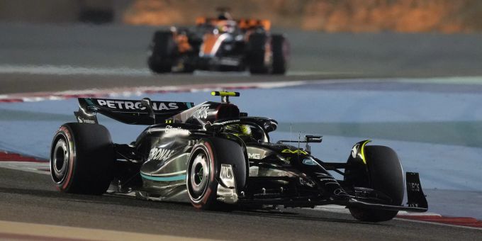 Lewis Hamilton (Mercedes) beim Training zum Bahrain-GP der Formel 1. Lewis Hamilton Mercedes Bahrain