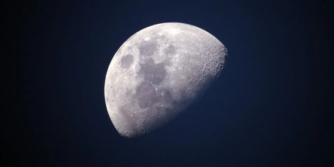 Ein Meteoriteneinschlag auf dem Mond wurde gesichtet. Mond Blitz
