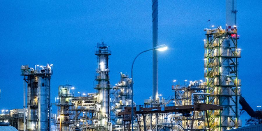 Die Anlagen der Erdölraffinerie auf dem Industriegelände der PCK-Raffinerie GmbH in Schwedt.