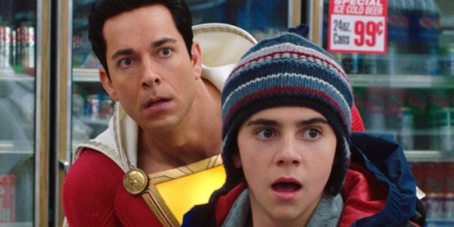 «Shazam!»: Billy (Zachary Levi, l.) und sein Kumpel Freddy (Jack Dylan Grazer) stecken in Schwierigkeiten.