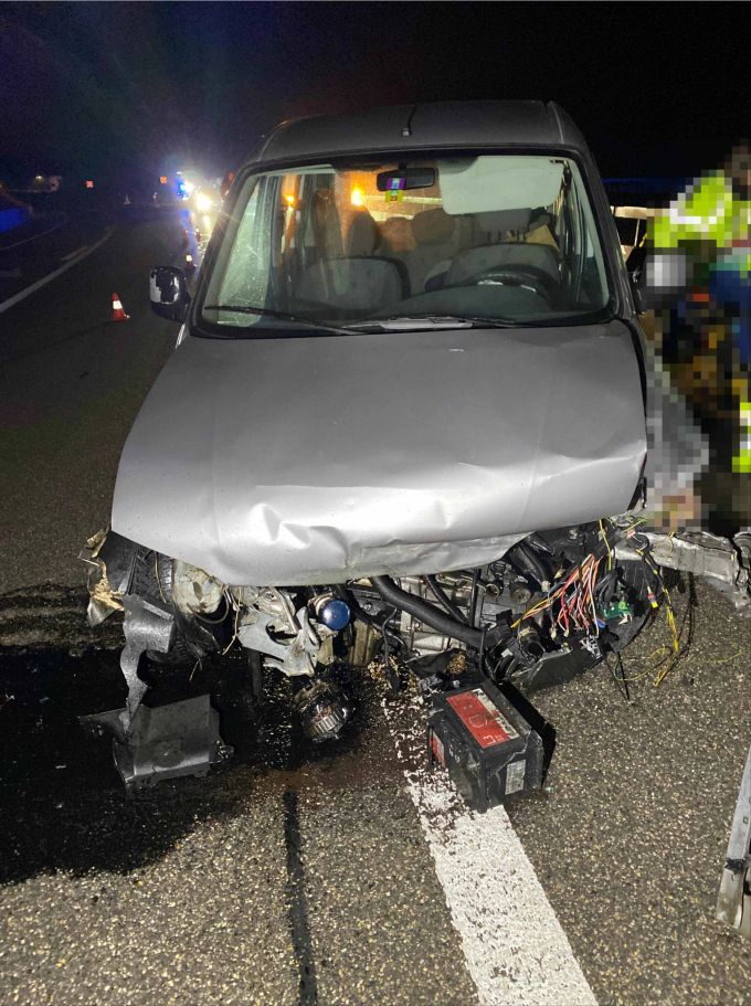 Am Fahrzeug entstand ein Totalschaden. Am Fahrzeug entstand ein Totalschaden.