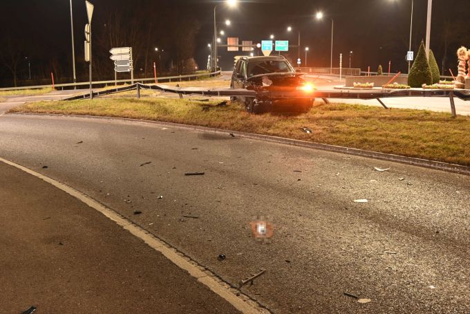 Am Fahrzeug entstand bei der Kollision ein Totalschaden. Am Fahrzeug entstand bei der Kollision ein Totalschaden.