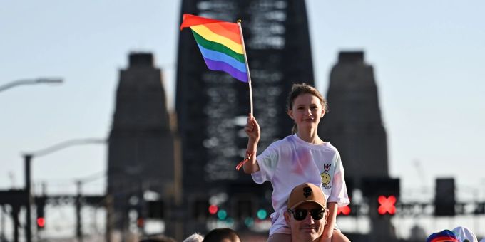 Menschen demonstrieren im Rahmen des WorldPride-Festivals 2023 in Sydney für Gleichberechtigung. Menschen demonstrieren im Rahmen des WorldPride-Festivals 2023 in Sydney für Gleichberechtigung.