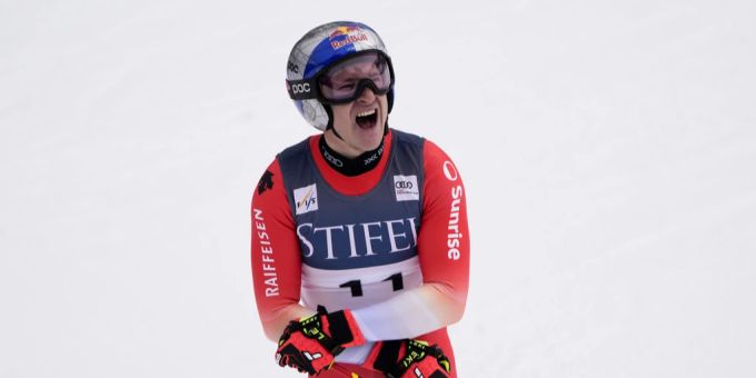 Marco Odermatt reagiert im Ziel nach der Abfahrt in Aspen. Marco Odermatt