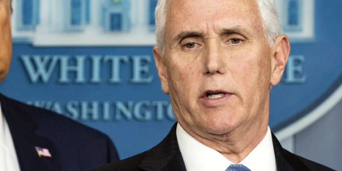 ARCHIV - Mike Pence (r), damaliger Vizepräsident der USA, spricht 2020 auf einer Pressekonferenz über die Entwicklung des Coronavirus, in Anwesenheit von Donald Trump, Präsident der USA. Foto: Michael Brochstein/ZUMA Wire/dpa ARCHIV - Mike Pence (r), damaliger Vizepräsident der USA, spricht 2020 auf einer Pressekonferenz über die Entwicklung des Coronavirus, in Anwesenheit von Donald Trump, Präsident der USA. Foto: Michael Brochstein/ZUMA Wire/dpa