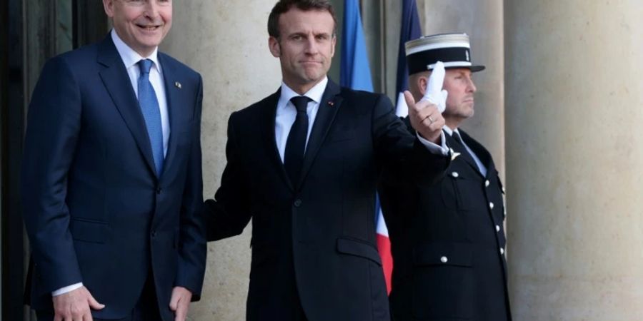 Michael Martin (l.) und Emmanuel Macron am Donnerstag in Paris