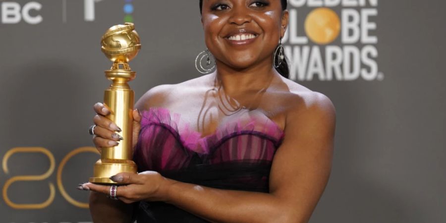 «Abbott Elementary»-Schauspielerin Quinta Brunson posiert für die Kameras. Die Comedyserie über eine Grundschule in Philadelphia ist der grosse Sieger in den TV-Kategorien der Golden Globes. Foto: Chris Pizzello/Invision/AP/dpa