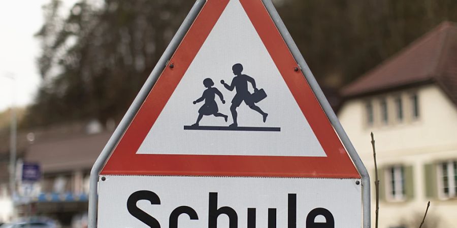 Während fast überall in der Schweiz noch Weihnachtsferien sind, hat für die Schaffhauser Schülerinnen und Schüler schon wieder der Unterricht begonnen. (Symbolbild)