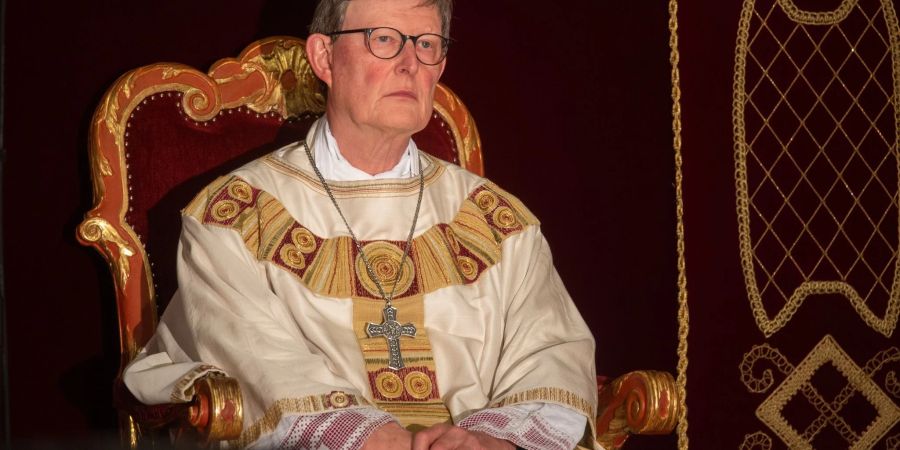 Rainer Maria Kardinal Woelki, Erzbischof von Köln, sitzt während eines morgendlichen Gottesdienstes im Dom zu Fulda.