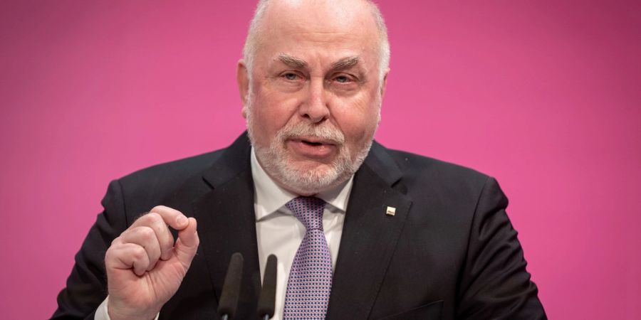 Ulrich Silberbach greift den stellvertretenden CDU-Vorsitzenden Carsten Linnemann verbal an.