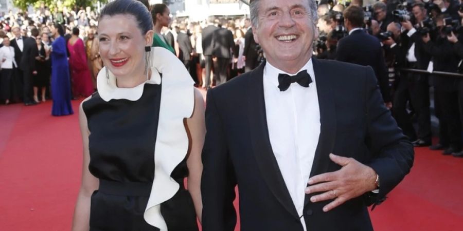 Gibt ein Konzert im Jura: Der französische Schauspieler Daniel Auteuil (hier mit seiner Ehefrau Aud Amroggi in Cannes), der auch eine grosse Leidenschaft für Musik und Poesie hat.