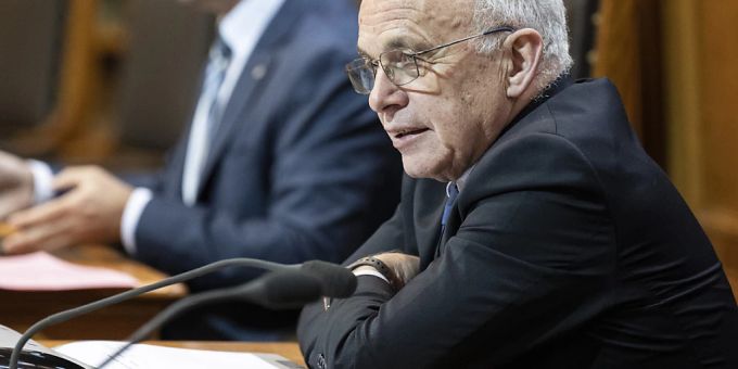 Bern - Nationalrat gibt bei Bundesanteil an OECD-Mindeststeuer nach