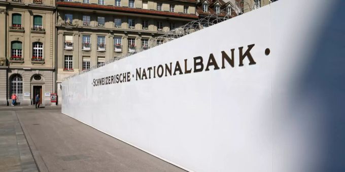 Das Logo der Schweizerischen Nationalbank in Bern. (Archivbild) SNB