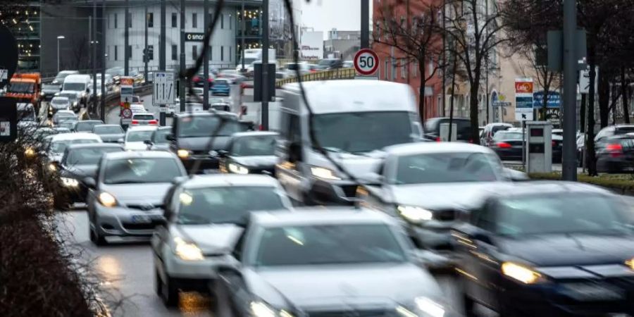 Dichter Verkehr in der Münchener Innenstadt. Foto: Sina Schuldt