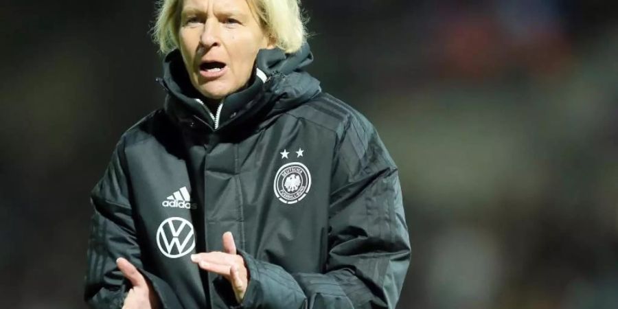 Deutschland: Martina Voss-Tecklenburg ist die Trainerin der deutschen Nationalmannschaft der Frauen. Foto: David Vincent/AP