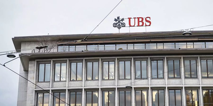 Sollen Unternehmen wie die UBS die im Ausland gegen sie verhängten Bussen hierzulande von den Steuern abziehen dürfen? Das Parlament ist sich in dieser Frage seit Jahren uneins. (Archivbild)