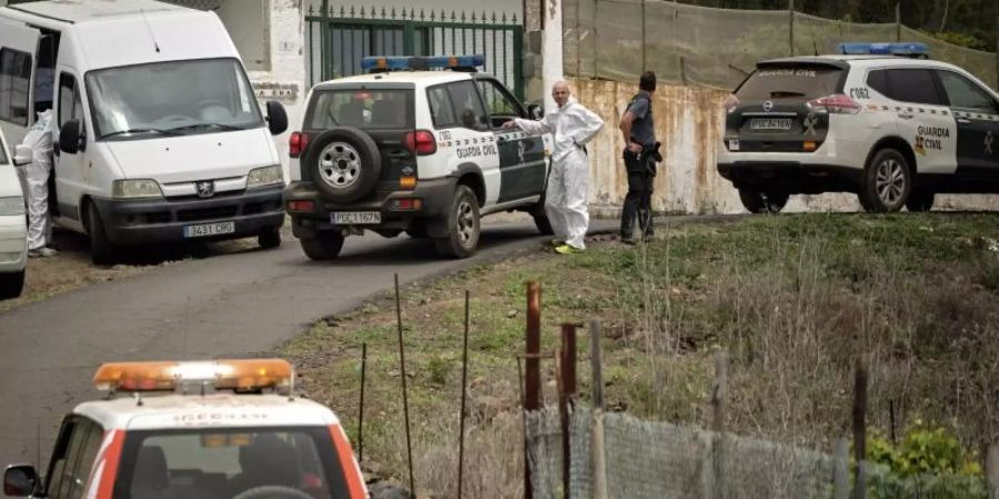 Eine als vermisst gemeldete Deutsche Frau und ihr Sohn wurden in der Höhle nahe der Gemeinde Adeje tot gefunden. Foto: Andres Gutierrez/AP