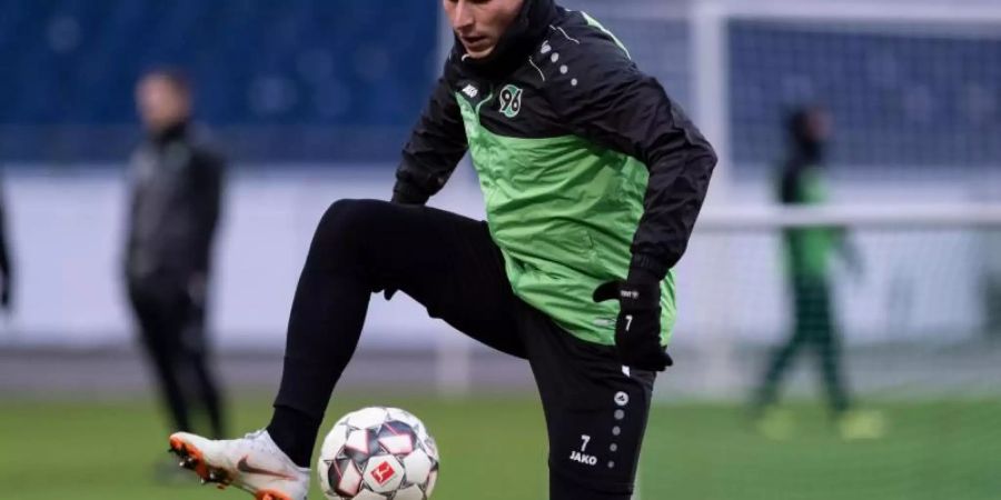 Hannovers Edgar Prib hat sich erneut verletzt. Foto: Peter Steffen