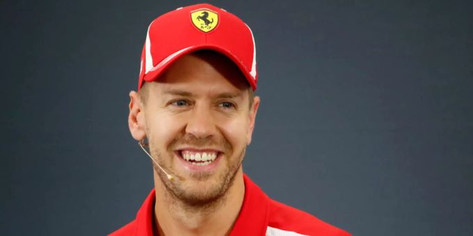 Formel-1-Pilot Sebastian Vettel. Mika Häkkinen wünscht sich sein Lächeln auch auf Instagram & Co. anzutreffen. Sebastian Vettel, Social Media