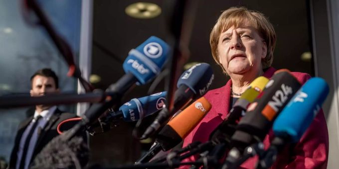 «Jamaika» droht zu scheitern, noch muss Angela Merkel aber nicht mit Neuwahlen rechnen. «Jamaika» droht zu scheitern, noch muss Angela Merkel aber nicht mit Neuwahlen rechnen.