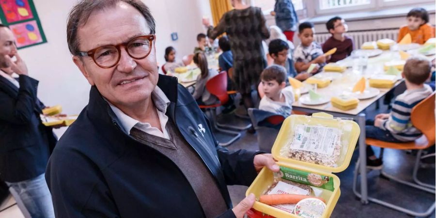 Ewald Lienen macht schwulen Fussballern Mut.