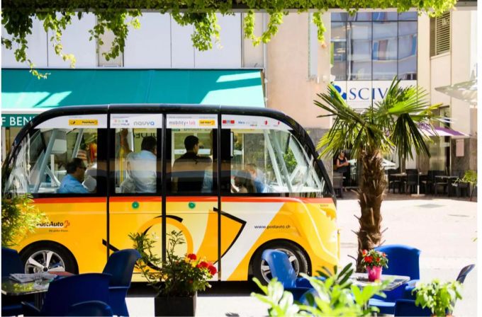 Die Post testete 2016 ein autonomes Postauto ohne Lenkrad und Pedale. Die Post testete 2016 ein autonomes Postauto ohne Lenkrad und Pedale.