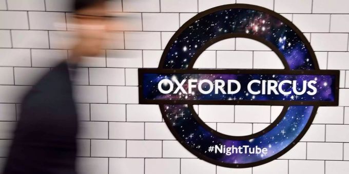 Bei der Massenpanik in der Londoner U-Bahnstation Oxford Circus waren hunderte Menschen geflohen. Bei der Massenpanik in der Londoner U-Bahnstation Oxford Circus waren hunderte Menschen geflohen.