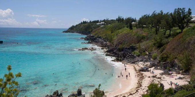 Die 2017 veröffentlichten Paradise Papers zeigen auf, wie Milliardäre und Milliardenkonzerne mittels Geldwäsche Steuerhinterziehung betrieben haben. Die 2017 veröffentlichten Paradise Papers zeigen auf, wie Milliardäre und Milliardenkonzerne mittels Geldwäsche Steuerhinterziehung betrieben haben.
